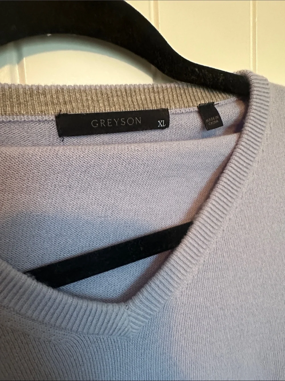 Men's Greyson V-Neck Sweater in Light Lavender